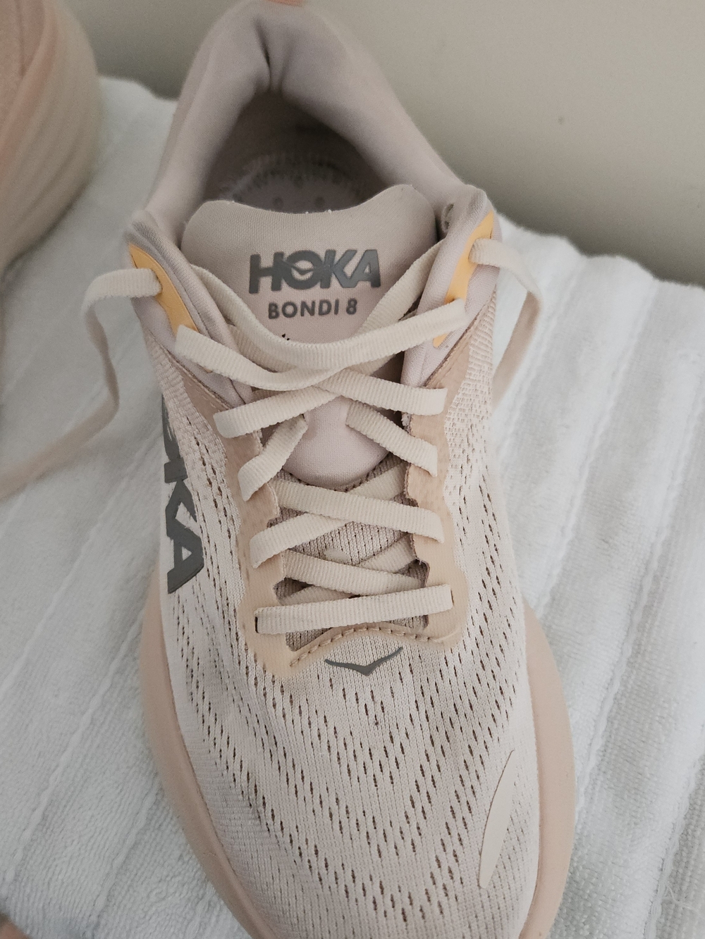 HOKA ONE ONE Bondi 8 Women’s Size 8.5 Sneakers Cream/Vanilla 1127952-CMV - Picture 5 of 11